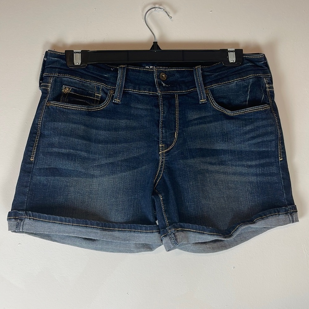Denizen From Levi’s Stretchy Denim Shorts Size 4 Waist 27
